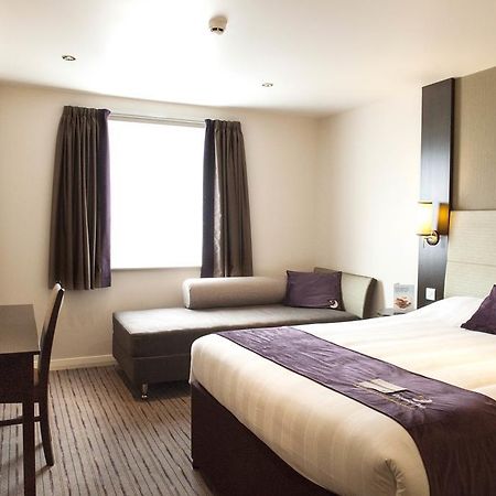 Premier Inn Dunfermline Buitenkant foto