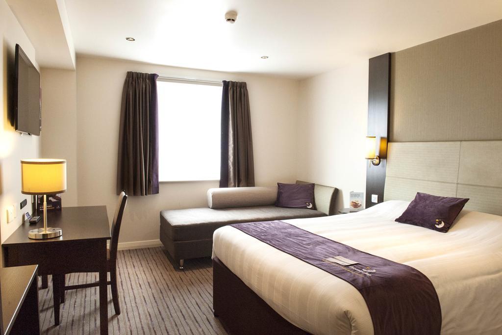 Premier Inn Dunfermline Buitenkant foto