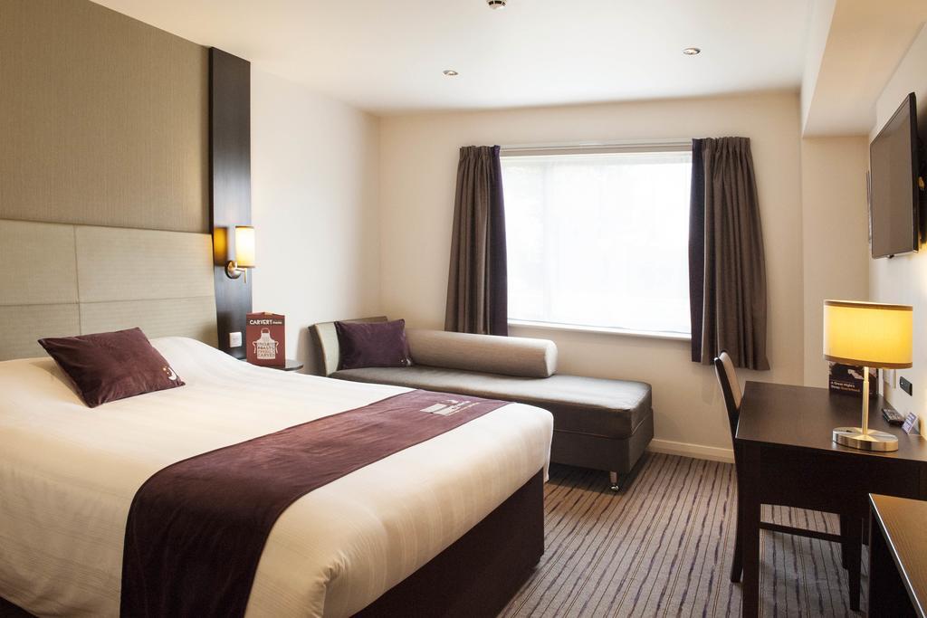 Premier Inn Dunfermline Buitenkant foto