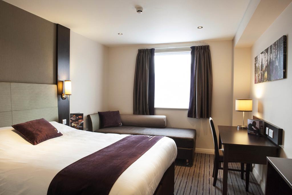Premier Inn Dunfermline Buitenkant foto