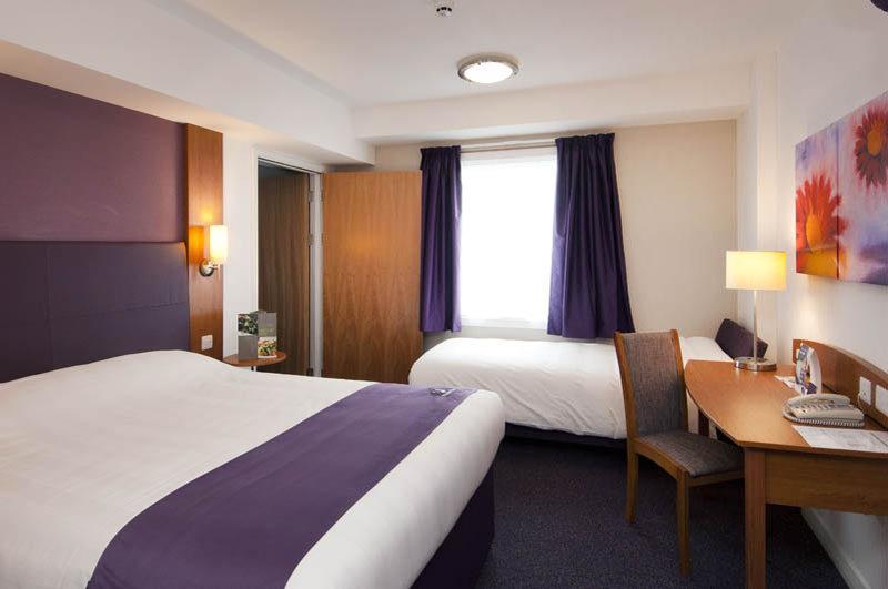 Premier Inn Dunfermline Buitenkant foto