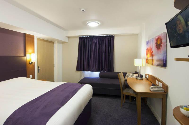 Premier Inn Dunfermline Buitenkant foto